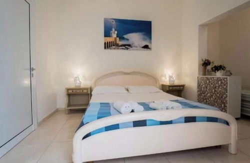 Uggiano la Chiesa Bed & Breakfast | Anemone Studios - Triple room with private bathroom in Salento