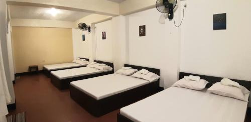 San Juan Hostel | Angel & Marie's Basic ACroom for 4-8pax