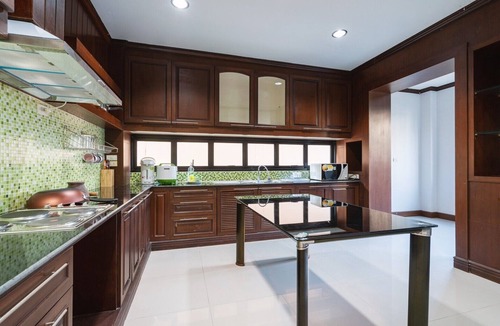 Ratsada Villa | Angel Pool Villa Phuket