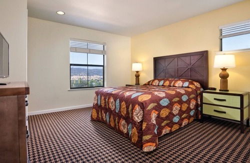 Angels Camp Resort | Angels Camp | Group Outdoor Escape | Pool + Golf | 2BR