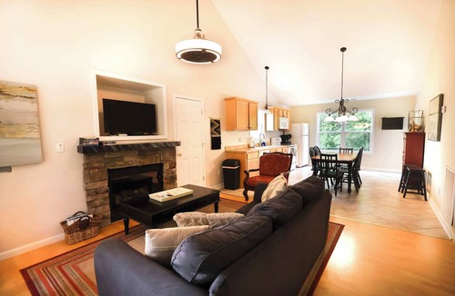 Taylorsville House | Angels Envy 29 - A relaxing place by the lake!