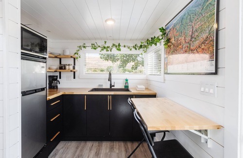 Apple Valley Cabin | Angel’s Landing Relaxation Retreat with Hot Tub