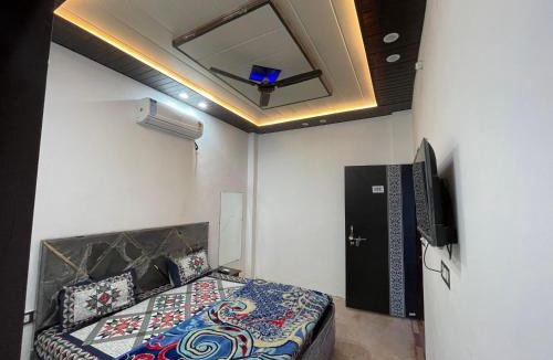 Vrindavan Hotel | Angira Bhavan