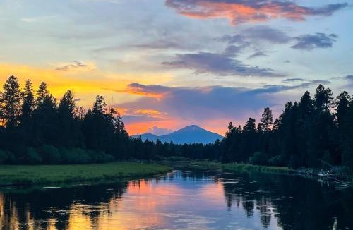 Oregon Water Wonderland House | Angler's Oasis! Group-Friendly Deschutes River Gem