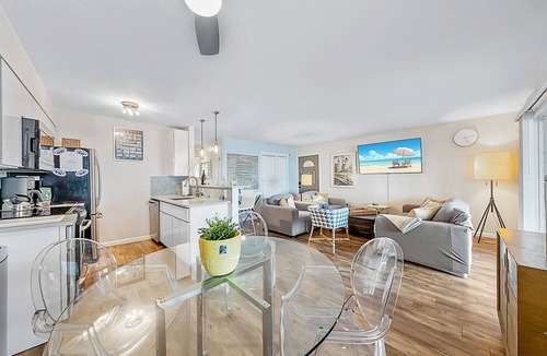 Anglesea Condo | Anglesea Stunner *Waterfront* Relax to Surf Sounds