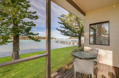 Huskisson Villa | Anglesea Waterfront Bungalow with Spa by Book Jervis Bay