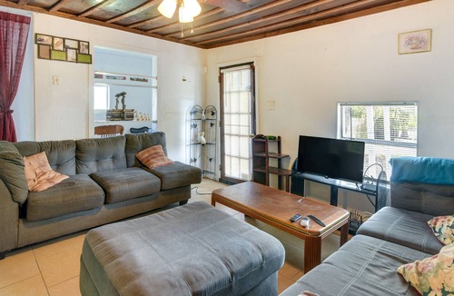 Texas Gulf Coast Region House | Angleton Home w/ Smart TVs - 16 Mi to Beaches!