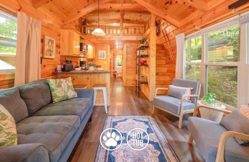 Lookout Valley Neighborhood Association House | Ani Cabin Tiny Home Bordered By National Forest