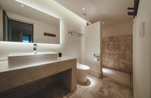 Emeishan Bed & Breakfast | Anlan Creek Spring B&B
