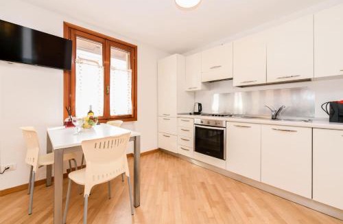 Sirmione Old Town Apartment | Anna Home View