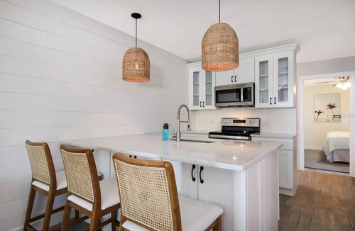 Holmes Beach Cottage | Anna Maria Cottage with Golf Cart