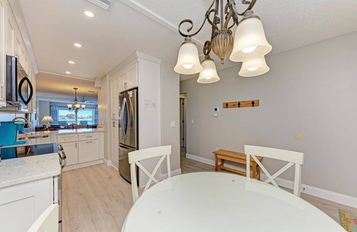 Bradenton Beach Apartment | Anna Maria Island Beach Palms 6B