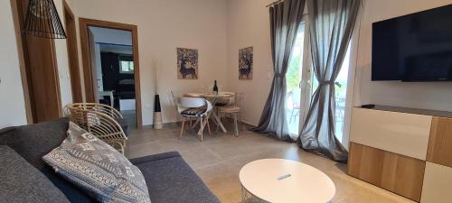 Kriopigi Villa | Anna Maria Mini Villa