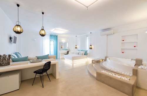 Nea Cryssi Akti Hotel | Anna Platanou Suites