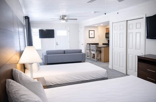 Lincoln Hotel | Annabell Gardens