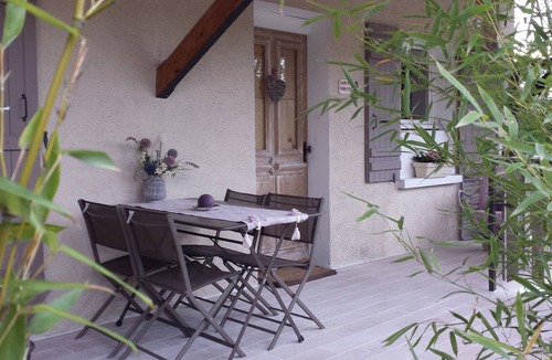 Annecy-le-Vieux House | Annecy le vieux, ideally located, comfortable 2-room apartment, terrace and garden.