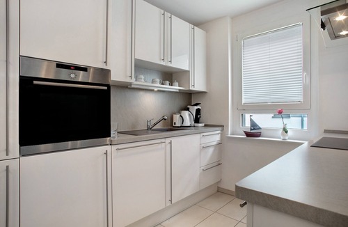 Waggershausen Apartment | Annette's Luxury Apartment at the City Park with Private Terrace and Wi-Fi