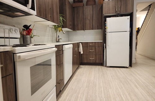 Seaton Village House | Annex HUGE 4 Bdrms 2 Living Rooms 3 Workspaces - Near U of T & Major international sporting event!