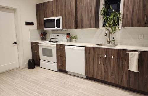 Seaton Village House | Annex HUGE 4 Bdrms 2 Living Rooms 3 Workspaces - Near U of T & Major international sporting event!