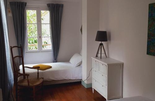 Chateauneuf-sur-Charente Apartment | Annexe du pont de la Charente Côté jardin