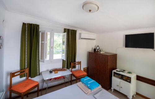 Agia Triada Apartment | Anni's Apartments - Full Moon On The Roof