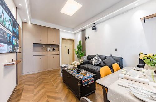 Kunming City Centre Apartment | Annie Apartment 3204 River View -only 120 meters from Metro Line 2 Exit of Chuanxinggulou