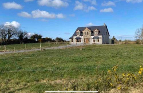 Connacht House | Annies Meadow.