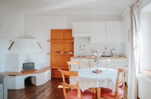 Tesimo Apartment | Ansitz Gurtenhof bei Meran, Apartments, Bett und bike Betrieb, eingezäunter Garten, Sauna, Eintritt ins Schwimmbad und Südtirol Pass
