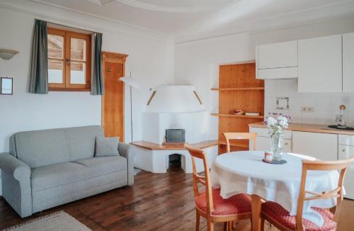 Tesimo Apartment | Ansitz Gurtenhof bei Meran, Apartments, Bett und bike Betrieb, eingezäunter Garten, Sauna, Eintritt ins Schwimmbad und Südtirol Pass