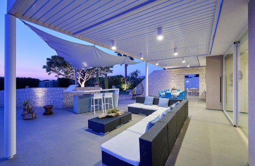 Ragusa House | Anthea, villa with pool and football/tennis pitch a few km from the beach