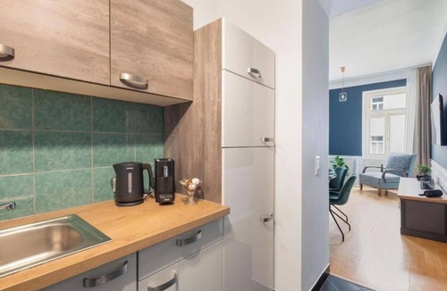 Rudolfsheim-Funfhaus Apartment | Anthrazit Oasis Near Center & Shopping Street – Spacious 3-Room Apartmentnn
