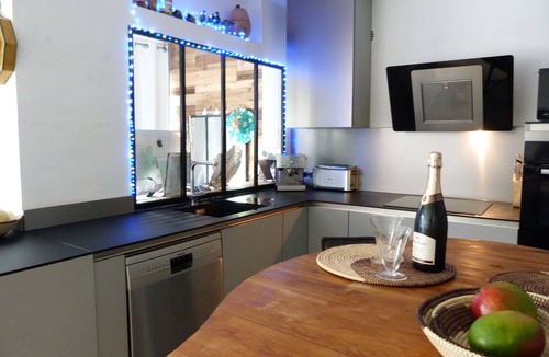 Antibes Apartment | 🌿 Antibes Centre - Private garden, New Jacuzzi, Trampoline, air conditioning & Parking