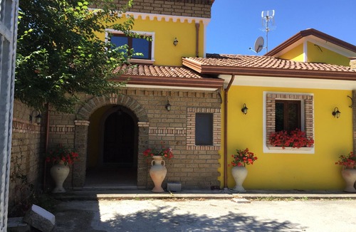 Mirabella Eclano Villa | ANTICA VILLA DI CAMPAGNA. PISCINA PRIVATA