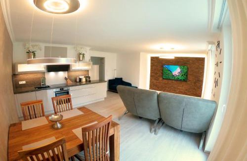 Leipheim Apartment | Antike & Modern Deluxe 2 mit Terrasse