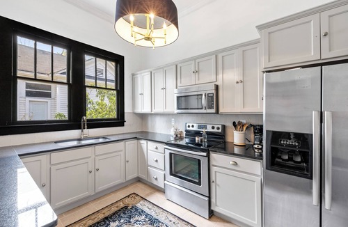 Leinkauf House | Antique charm! Spacious home in heart of Midtown