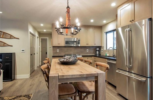 Sunnyside House | Antler Cabin By Tahoe Getaways - Remodeled 2 BR in Tahoe Park - Walk to Lake
