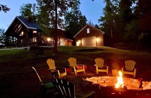 Campton House | Antler Ridge Retreat - Secluded Hot Tub Cabin - Pond and Game Room