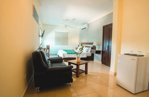 El Batey Hotel | Anton Reef
