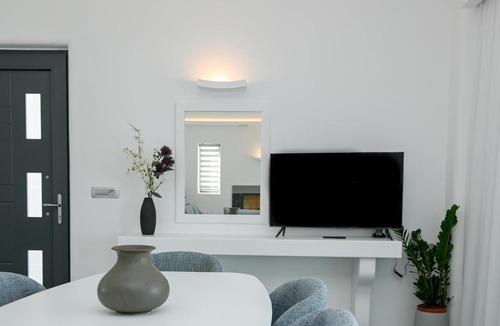 Perivolos Bed & Breakfast | Antoperla Perivolos Homes & Villas