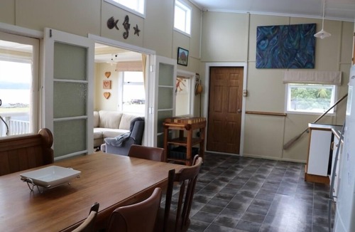 Kawhia House | Aotea Harbour bach, stunning views of the harbour