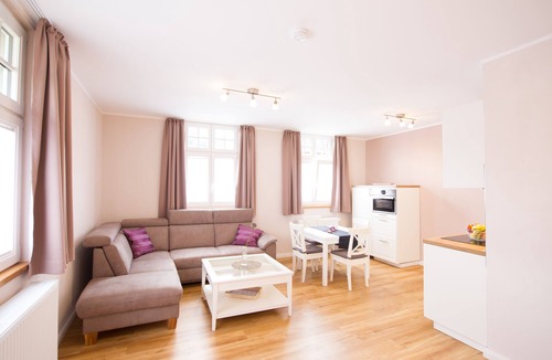Uerzig Apartment | Ap 5 - Kranklay-Apartment-Family-Private Bathroom-Vineyard view