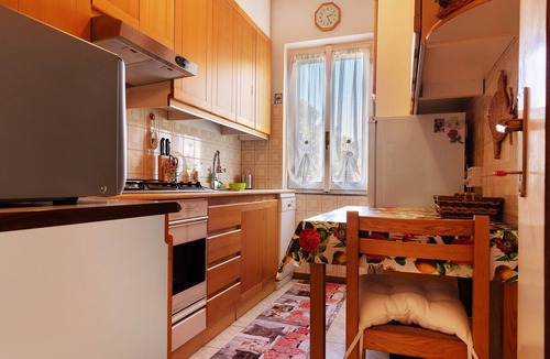 Maccagno Apartment | Apartment 'Casa Rosanna al lago' with Lake View, Balcony & Shared Garden