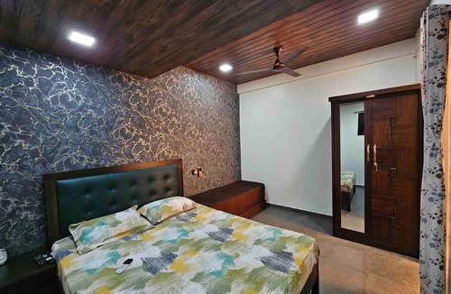 Andheri West Apartment | Ap2. Cozy AC Studio W/ Kitchenette Nr Kokilaben Hosp.