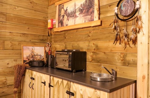 Limavady Cabin | Apache Falls Lodge, Castlerock