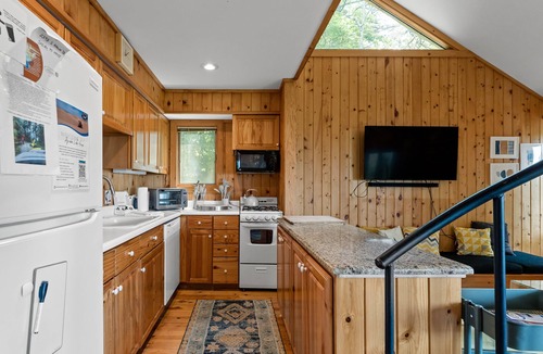 Shelby House | Apache Lake House | Lake Michigan Views | Secluded Retreat Elevated/peaceful