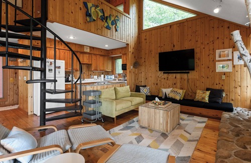 Shelby House | Apache Lake House | Lake Michigan Views | Secluded Retreat Elevated/peaceful
