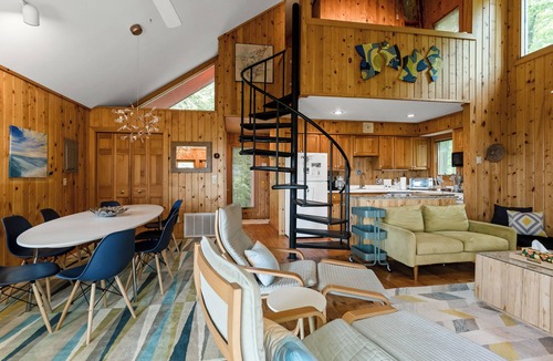 Shelby House | Apache Lake House | Lake Michigan Views | Secluded Retreat Elevated/peaceful