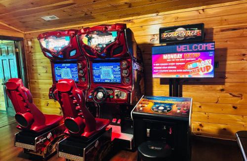 Cosby House | Apalachee Pool lodge