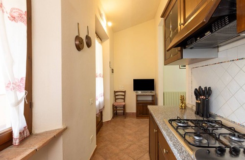 Montecatini Val di Cecina Apartment | Apartment '1' with Shared Pool, Wi-Fi and Air Conditioning