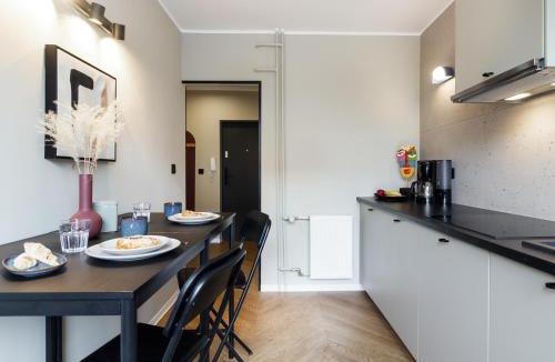 Wroclaw City Center Apartment | Apartament Good Morning Wrocław - KLIMATYZACJA - 100m Rynek - Netflix - Free Parking - 3 separate rooms - AC
